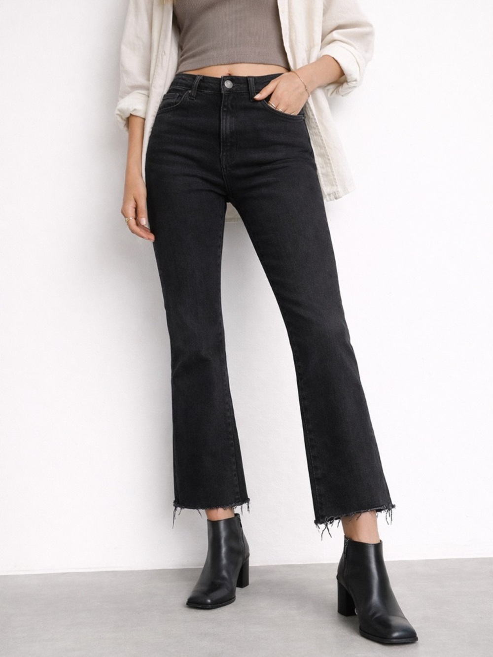 Zara Black Flare Jeans Raw Hem Frayed Bootcut High Rise Size 6